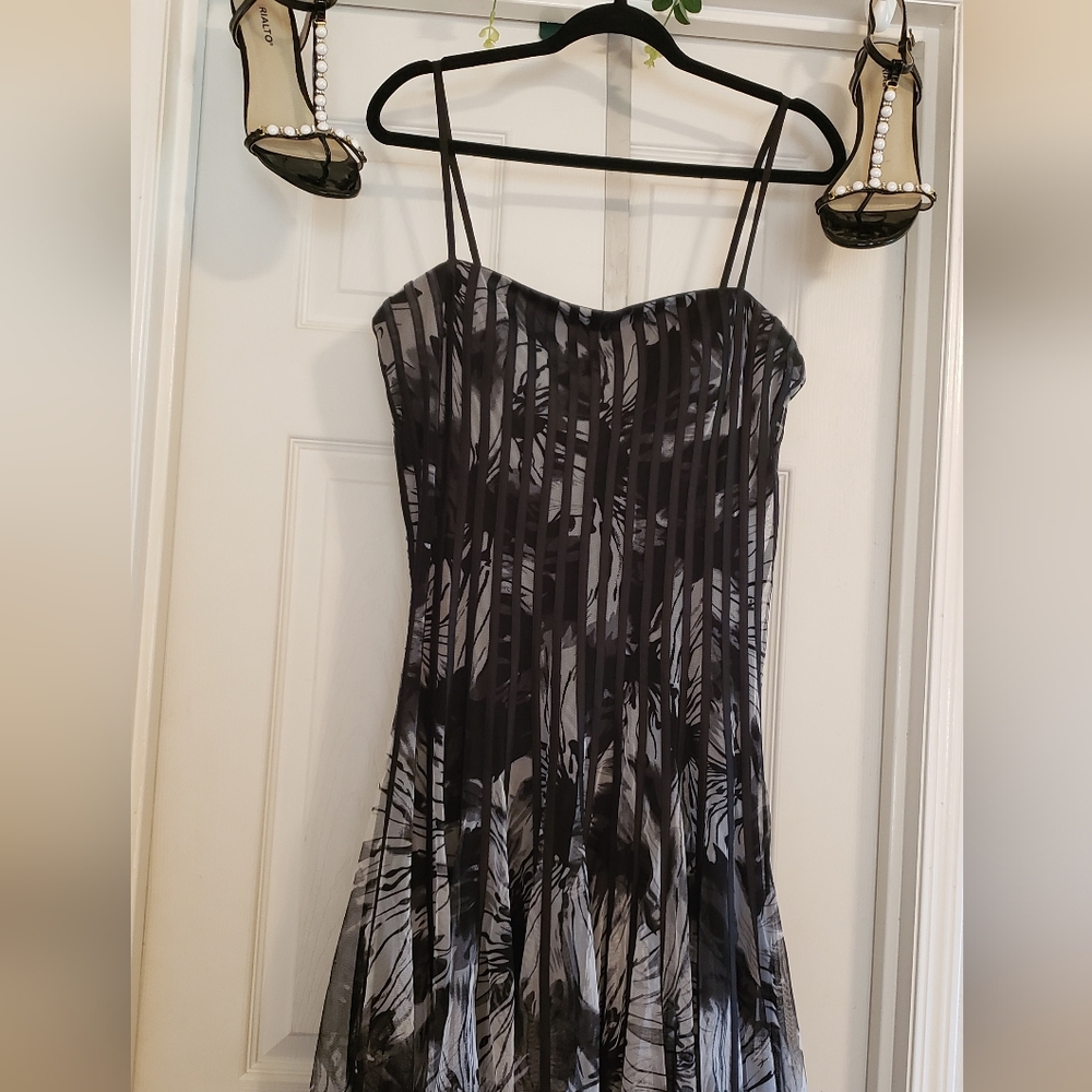 JS Collection Stunning Black And Gray Sunflowers On Mesh With Ribbons Running